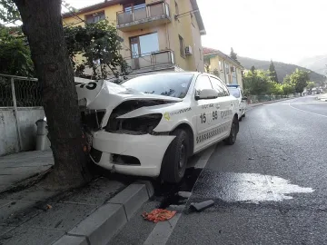 Деца оцеляха след тежка катастрофа