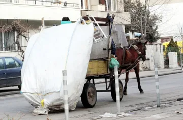 Отново обмислят забрана на каруците в София