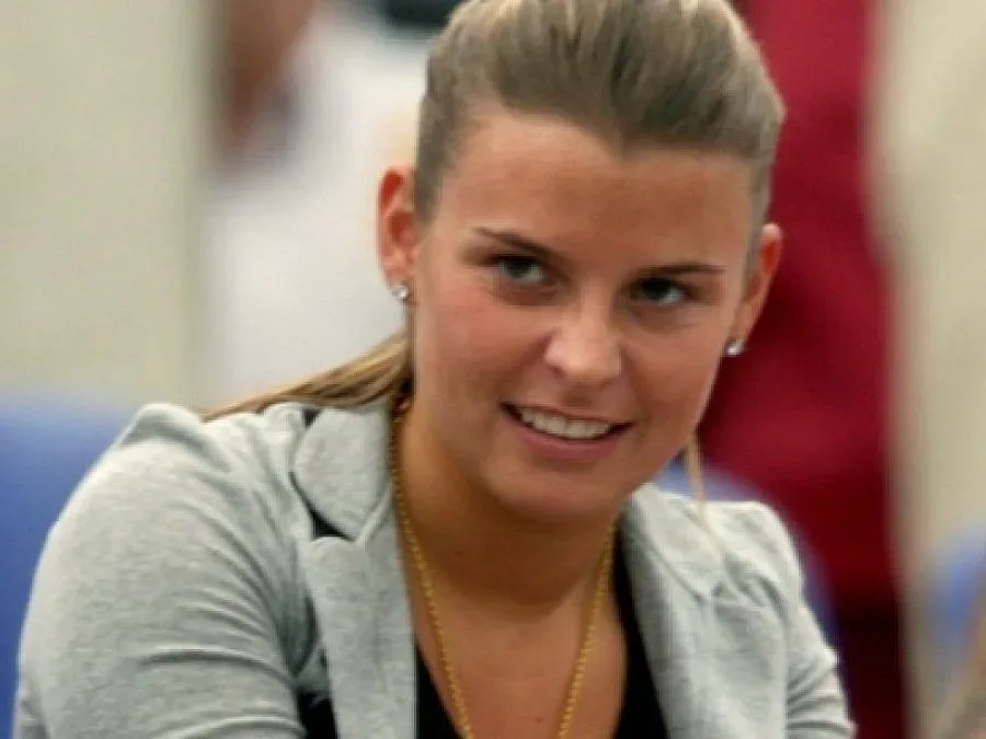 Жената на Рууни продава най-добре