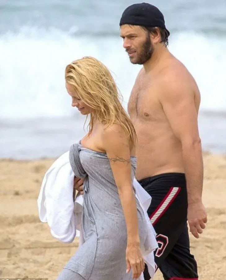 Памела се развежда