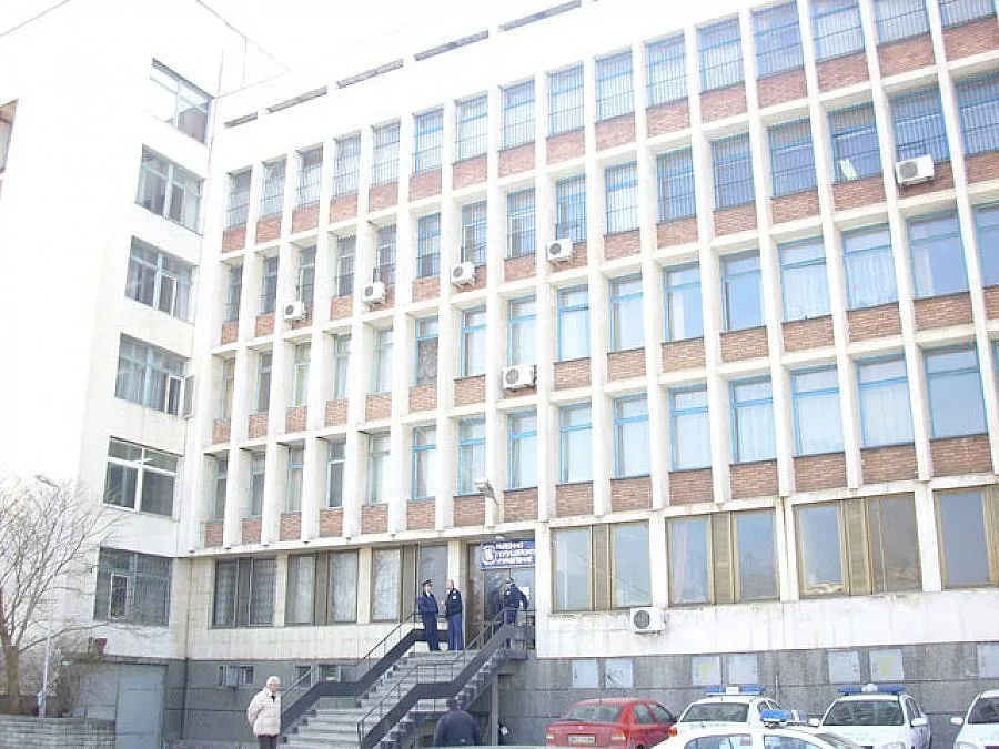Патрулка блъсна жена