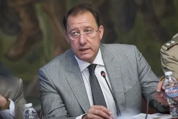 Полагат последния метър от оградата на турската граница