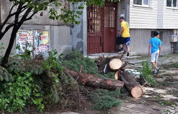 Продължава отстраняването на щетите в София