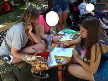  Бойскаути зарадваха болни деца с играчки