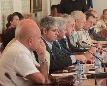 Бойко в тежък спор с работодатели (ОБЗОР)