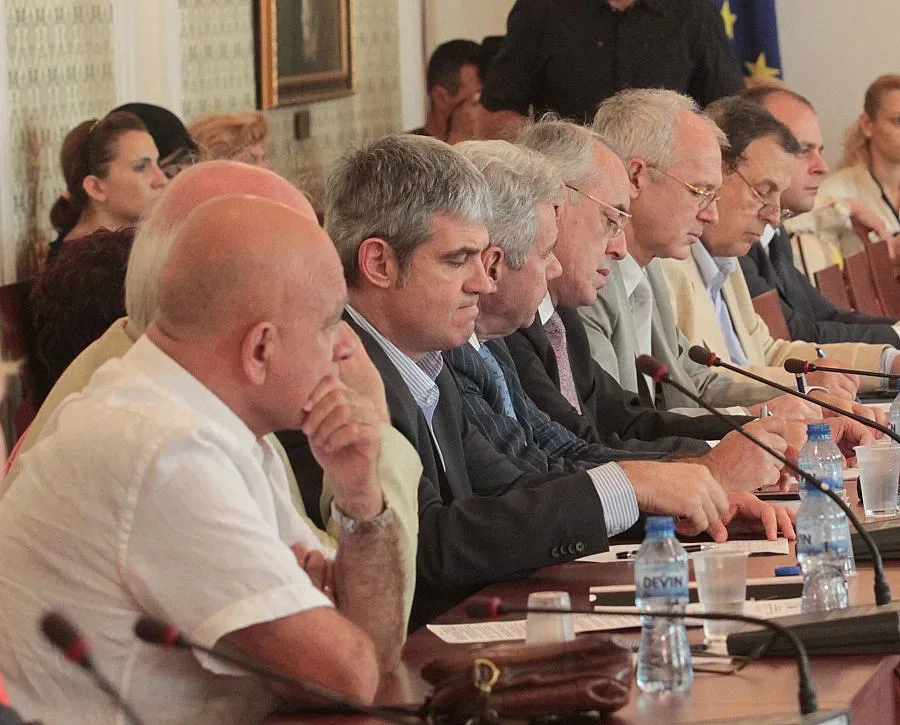 Бойко в тежък спор с работодатели (ОБЗОР)