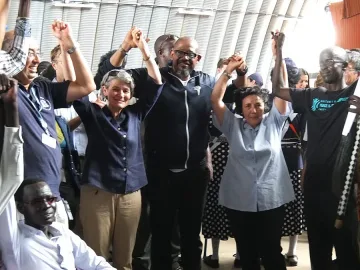 Ирина Бокова:  Децата трябва да държат писалки, а не оръжия 