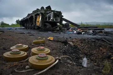 Опълченец се взриви под танк в Украйна
