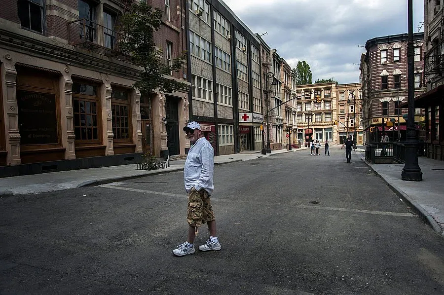 Салма и Броуди финализират снимките на "Септември в Шираз" до дни