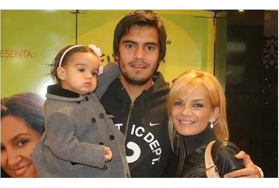 Съпруга подарява вратар на Риана