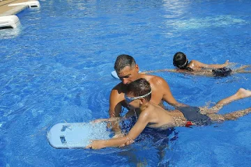 80 деца ще се учат да плуват това лято в Момчилград