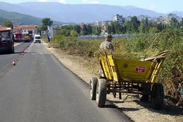 Каруцар се преби на път към нивата