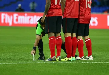 Изчезващият спрей от Световното поема към Шампионската лига 