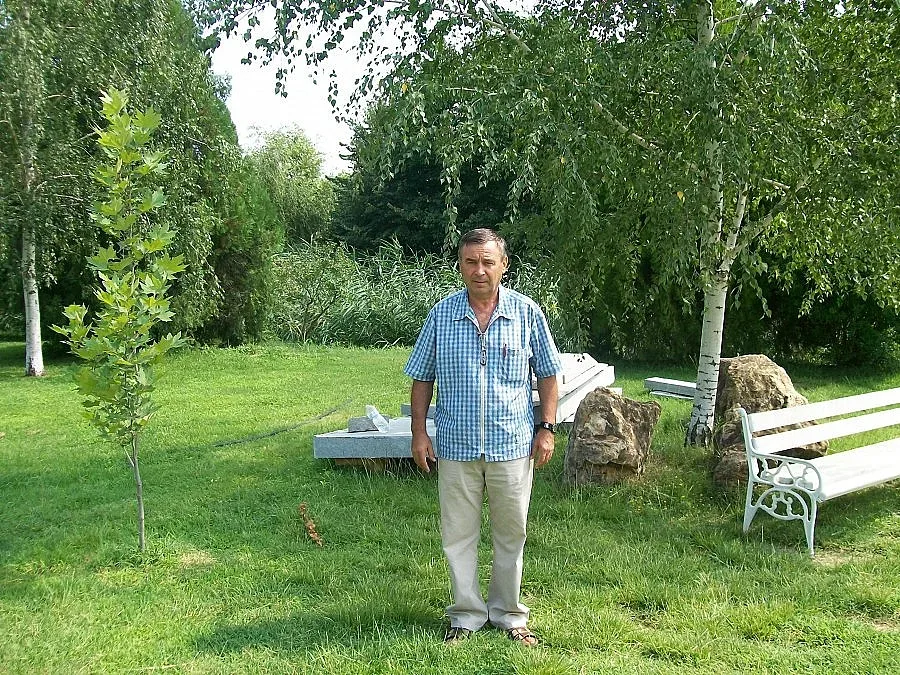 Боядисват храма на Ванга 