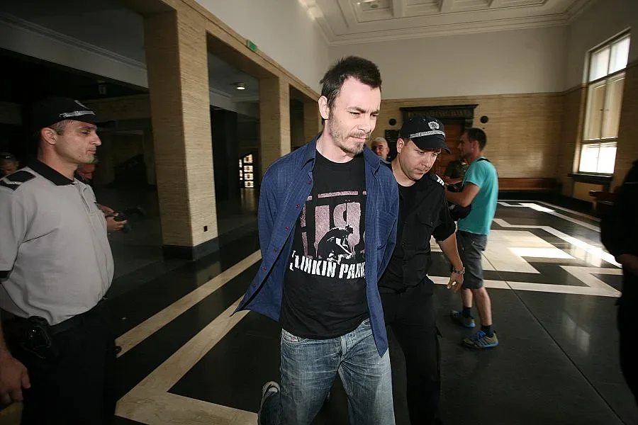 Убиец на стюардеса ще лежи 13 години