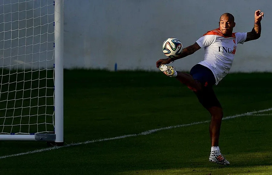 ФИФА изхвърли на улицата Холандия