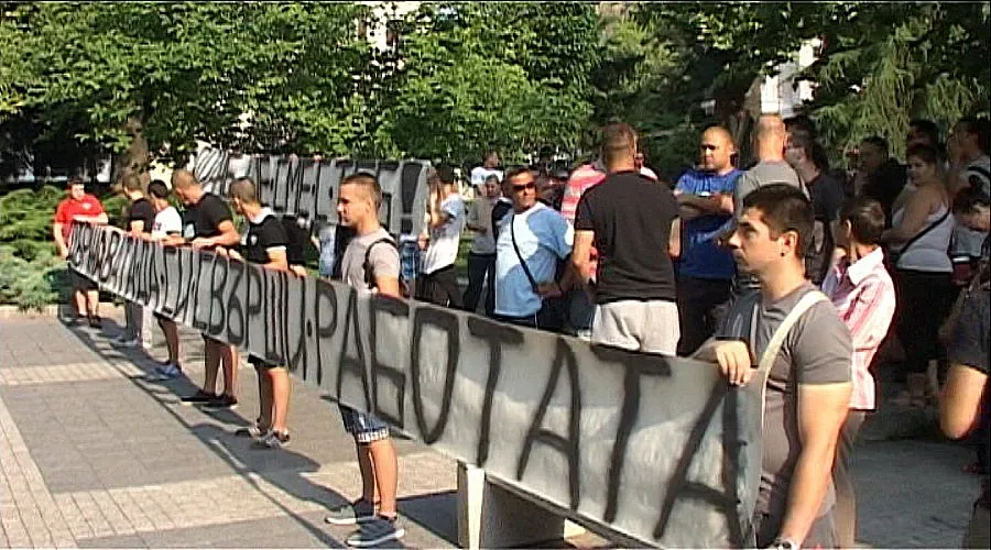 Коко Динев предаде властта 