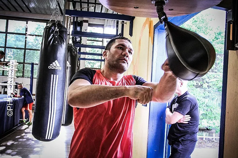 По 6 часа тренировки за Кобрата