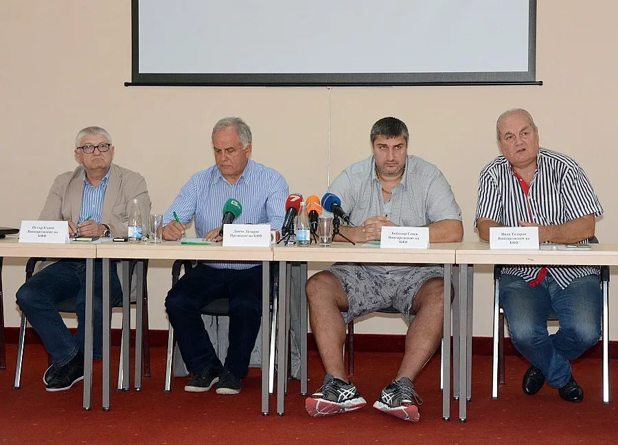 Гибона с мисия да връща Матей и Андрей