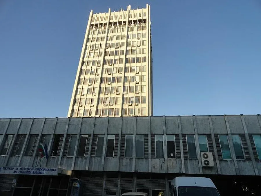 Кметът на Видин продава джипа си за 100 000 лв.