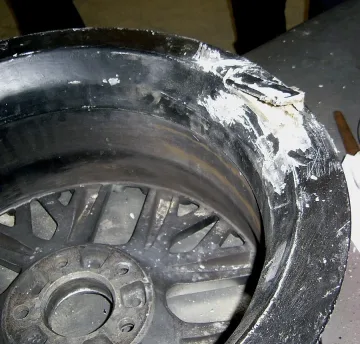 Тъпкат качествен хероин в джанта на кола