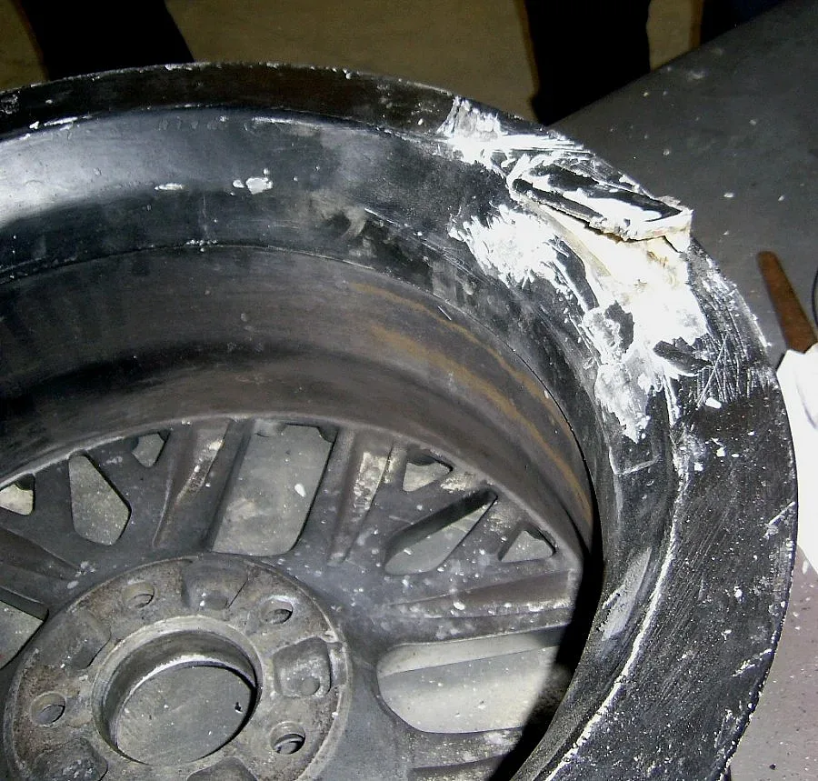 Тъпкат качествен хероин в джанта на кола