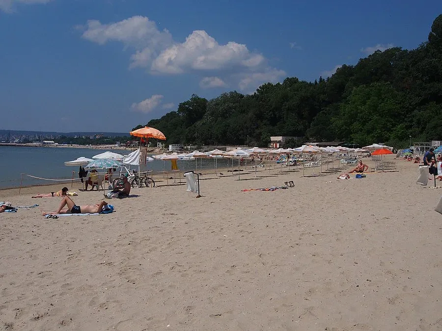 Офицерският плаж остава затворен