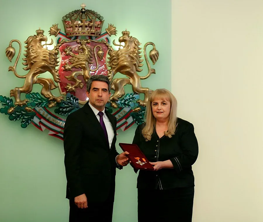 Президентът връчи на Славка Бозукова орден "Св. Св. Кирил и Методий" 