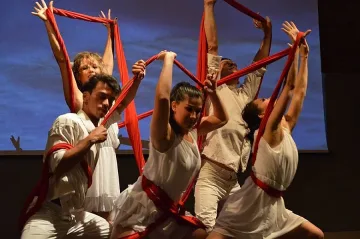 Театър "Възраждане" представя Vietata Riproduzione