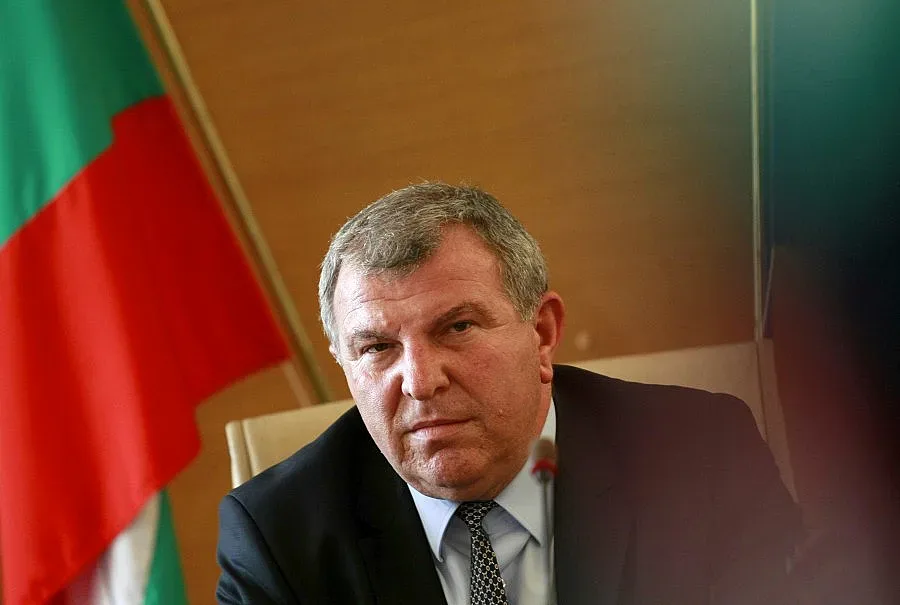 Орешарски опитва да реши скандала във фонд "Земеделие"