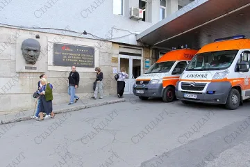 Двама мъже в "Пирогов", след като колата им се запали в движение