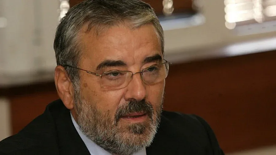 Махнали Ангел Семерджиев от ДКЕВР заради корпоративни интереси