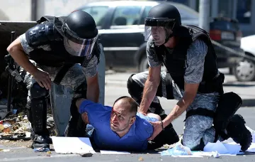 Продължават албанските протести в Македония