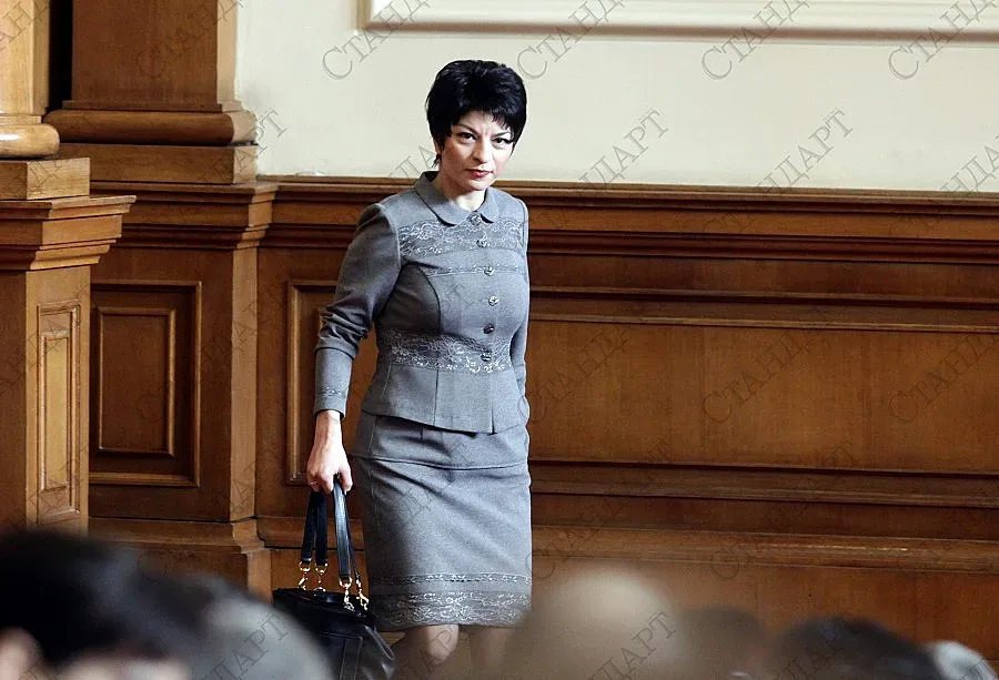 Атанасова: Ще подкрепим актуализацията на бюджета на НЗОК