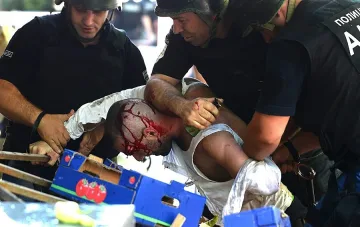 20 полицаи ранени в бой с албанци в Скопие (ОБЗОР)
