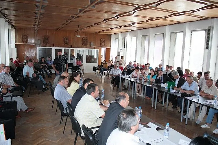 Заводът в Сланотрън обсъждан на кръгла маса