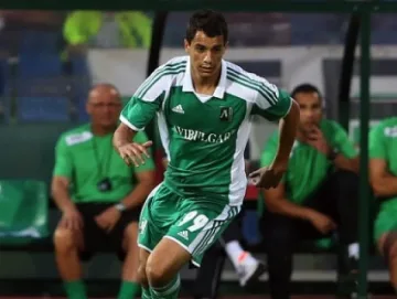 Мишел Платини премина в Славия