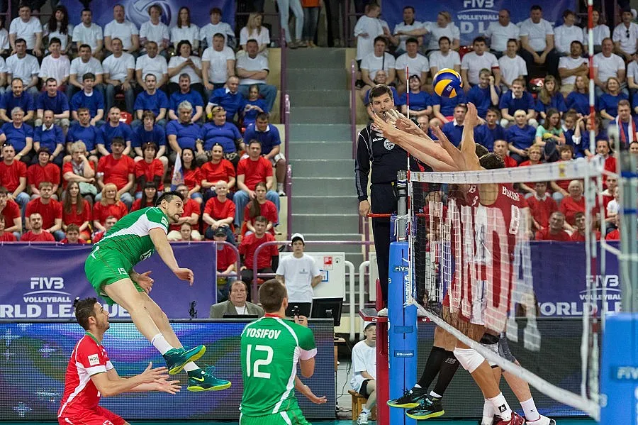 Националите си казаха кривините на събрание