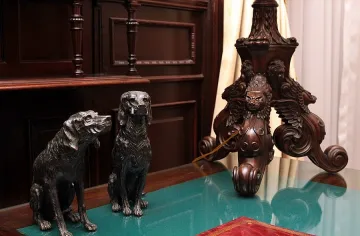 Гьокче показва кабинета на Ататюрк