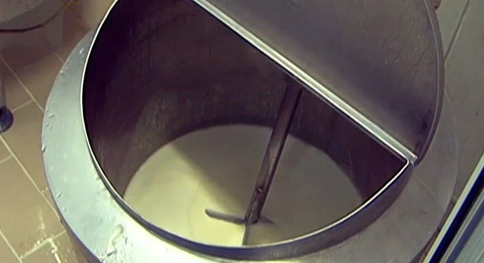 Чудовищна надценка! На каква цена стига млякото до магазина