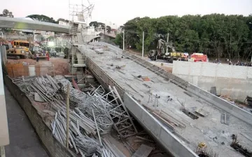 ВИДЕО: Надлез в Бразилия се срути, има жертви и ранени