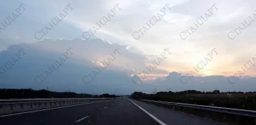 Дъждът се изнася на изток, дава път на слънцето