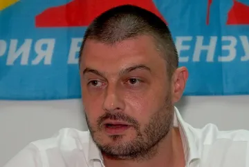 Бареков пробва коалиция с НФСБ