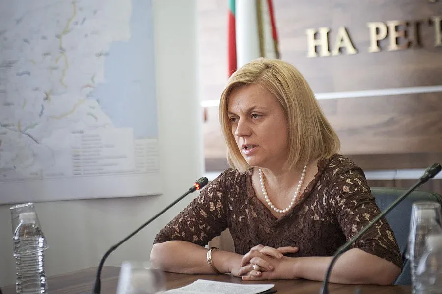 Терзиева отчете пътни проекти за 871 млн. лв.