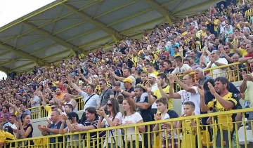 Вълна от 2000 "бултраси" заля плажа на Бургас