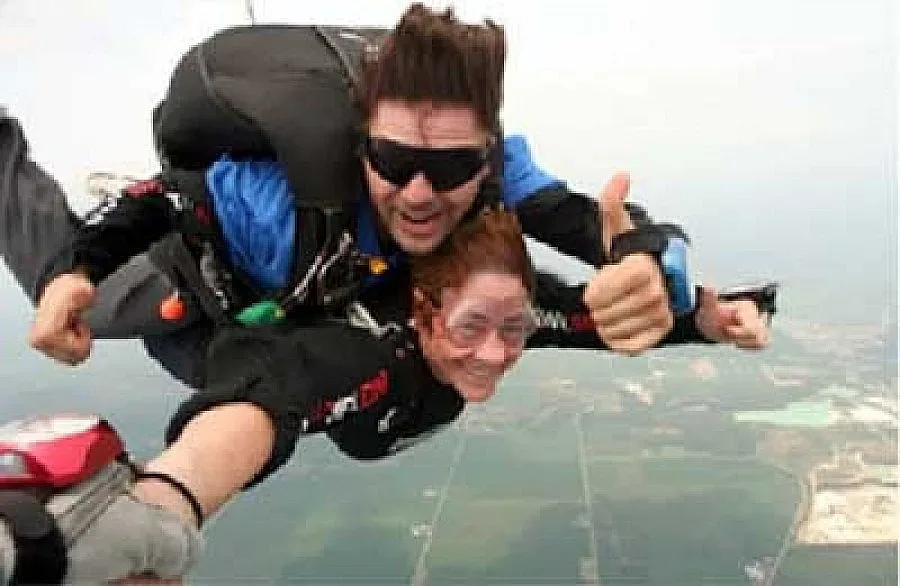 Българин пада в Холивуд от небето