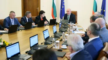 Извънредно! Правителството със съдбовен ход за страната до часове