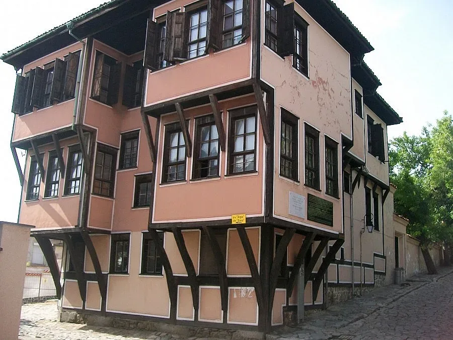 Гонят писателите от къщата на Ламартин