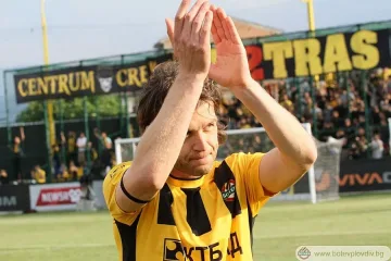 Иван Цветков продължи договора си с Ботев Пд