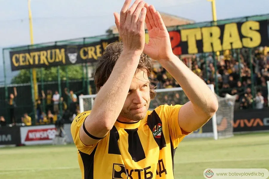 Иван Цветков продължи договора си с Ботев Пд
